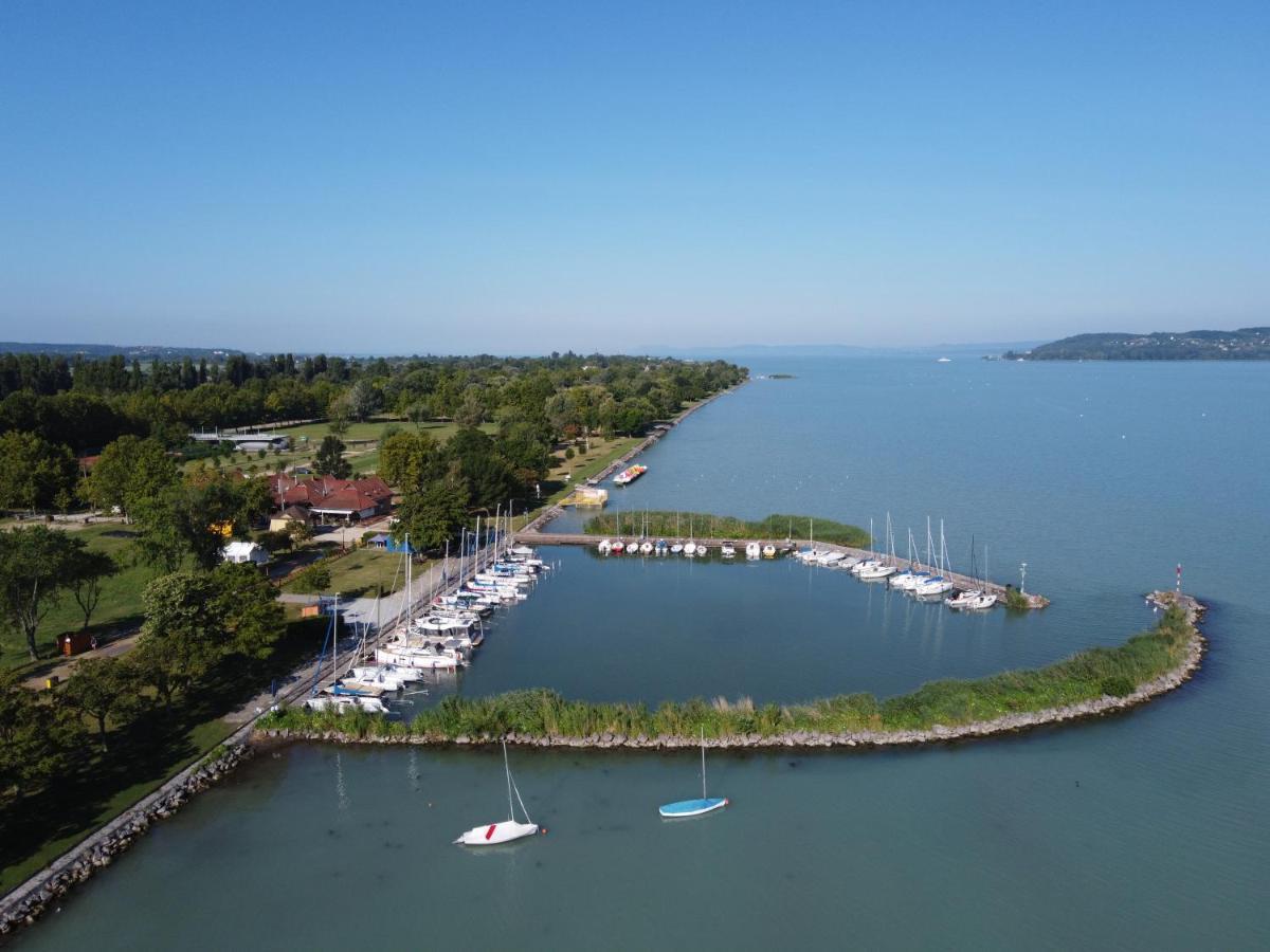 Lakeside Luxury Apartment Zamárdi Екстериор снимка